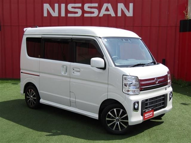 NISSAN NT100CLIPPER