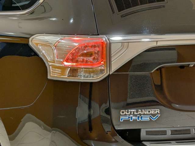 Ref No.A15484452 MITSUBISHI OUTLANDER PHEV Image#18