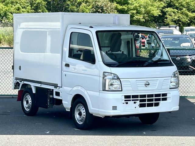 NISSAN NT100CLIPPER