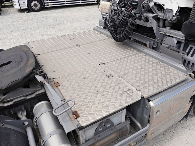 Ref No.A15576395 NISSAN DIESEL QUON Image#15