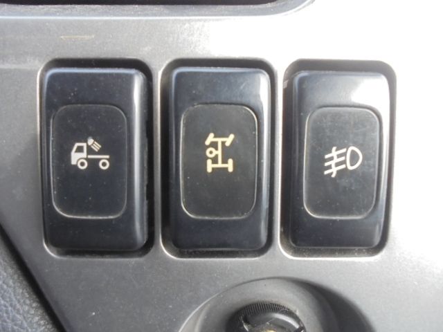 Ref No.A15602970 NISSAN DIESEL QUON Image#15