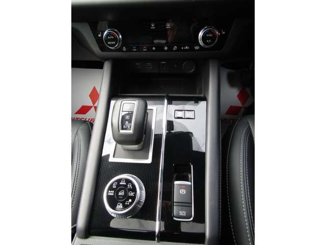 Ref No.A15742029 MITSUBISHI OUTLANDER PHEV Image#16