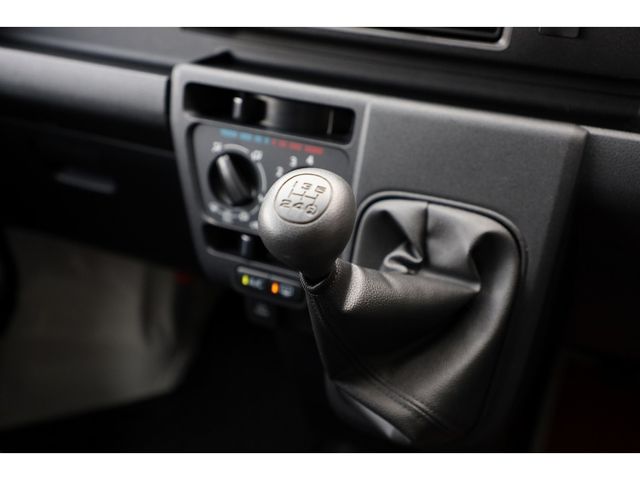 Ref No.A15818946 DAIHATSU HIJET CARGO Image#15