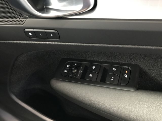 Ref No.A15837618 VOLVO XC40 Image#17