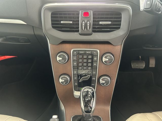 Ref No.A15837886 VOLVO V40 Image#17