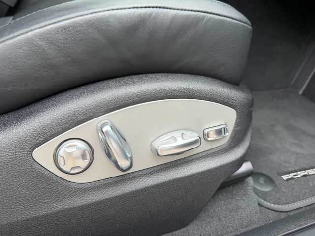 Ref No.A15842369 PORSCHE MACAN Image#9