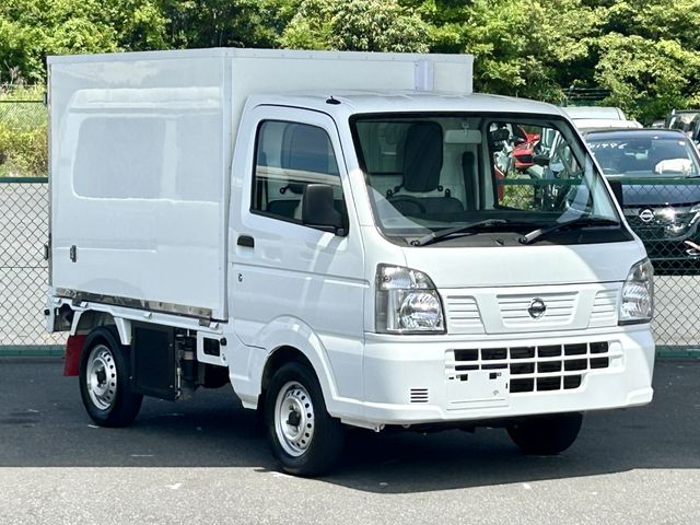 NISSAN NT100CLIPPER