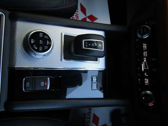 Ref No.A15917021 MITSUBISHI OUTLANDER PHEV Image#17