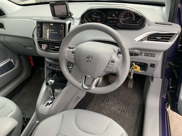 Ref No.A15988631 PEUGEOT 208 Image#3
