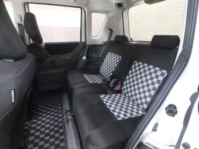 Ref No.A15995418 MITSUBISHI DELICA D2 Image#8