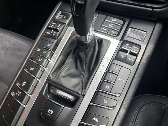 Ref No.A16001803 PORSCHE MACAN Image#16