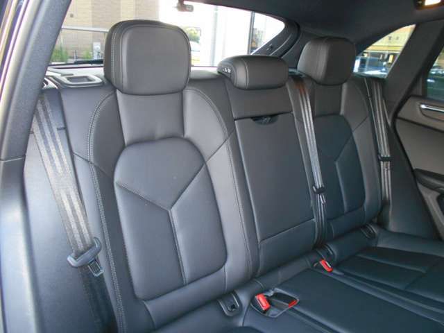 Ref No.A16028344 PORSCHE MACAN Image#12