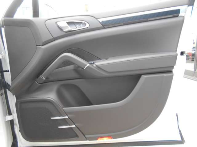 Ref No.A16028722 PORSCHE CAYENNE Image#13