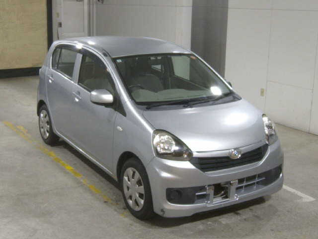 2015 Daihatsu Mira ES